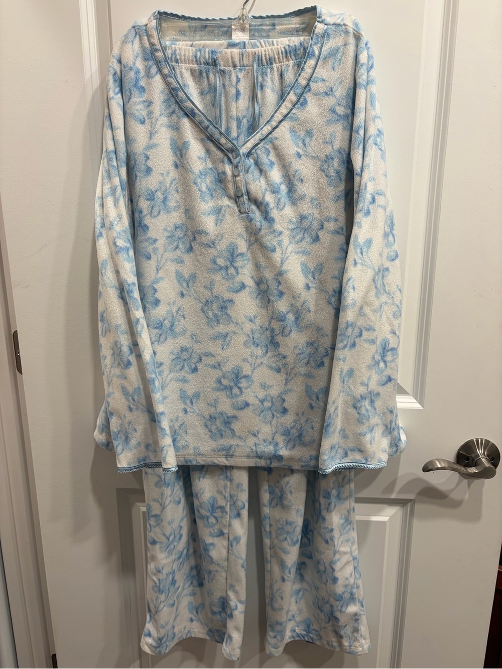 Adonna Sleepwear Women’s Size Large 2 pc. Pajama Set White Blue Floral